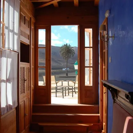 Doble Clasica Con Desayuno, Wifi Y Hermosa Piscina En Yaiza