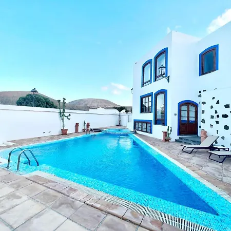 Doble Clasica Con Desayuno, Wifi Y Hermosa Piscina En Yaiza *