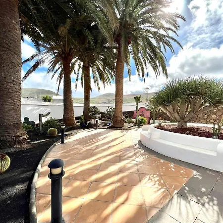 Doble Clasica Con Desayuno, Wifi Y Hermosa Piscina En Yaiza